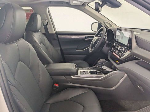 New 2026 Toyota Highlander Limited AWD/4WD image 22