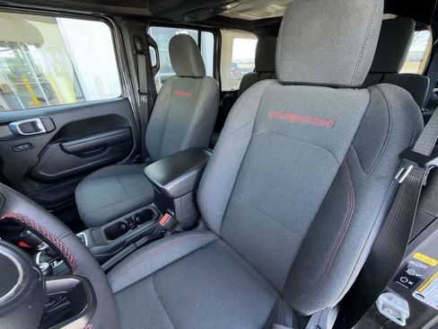 Used 2025 Jeep Wrangler Unlimited Rubicon image 11