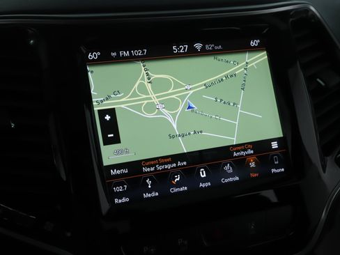 Used 2019 Jeep Cherokee Limited w/ Technology Group AWD/4WD image 12
