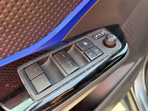 Used 2021 Toyota C-HR XLE FWD image 10