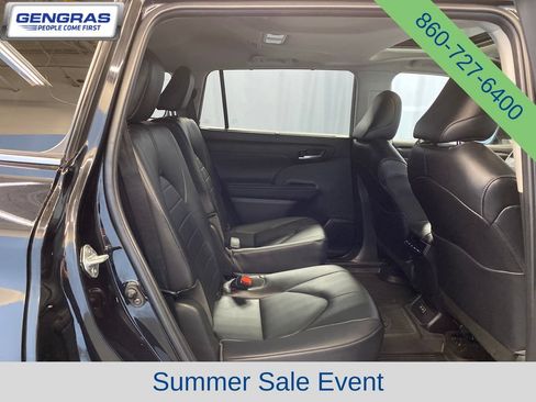 Used 2023 Toyota Highlander XLE AWD/4WD image 38