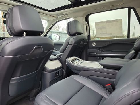 New 2026 Lincoln Navigator Reserve image 16