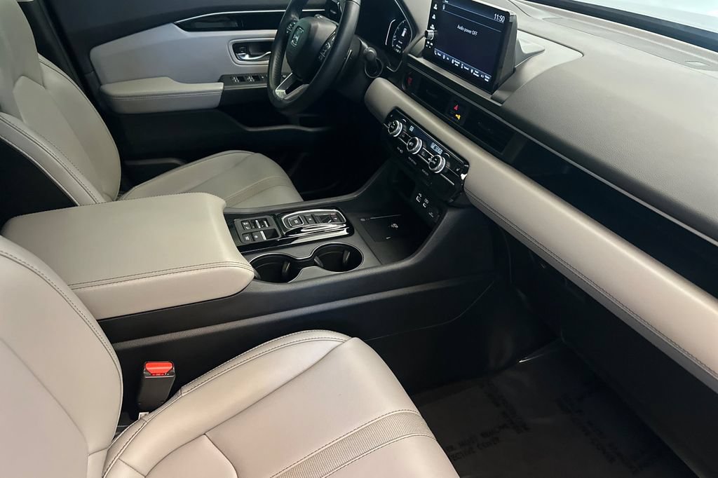 Used 2025 Honda Pilot EX-L image 17