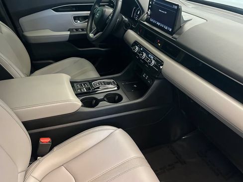 Used 2025 Honda Pilot EX-L image 17