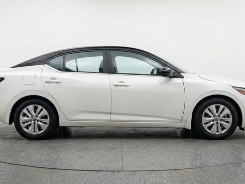 Used 2025 Nissan Sentra S FWD image 11