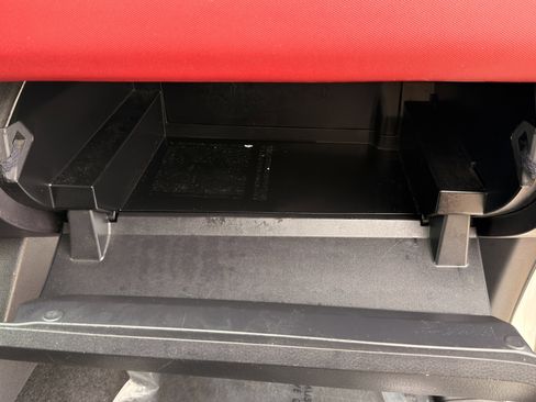 Used 2022 Toyota Tacoma SR5 RWD image 40