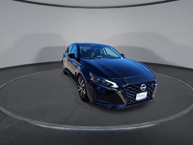 Used 2024 Nissan Altima 2.5 SR FWD image 2
