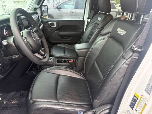 Used 2023 Jeep Wrangler Unlimited Sport AWD/4WD image 9