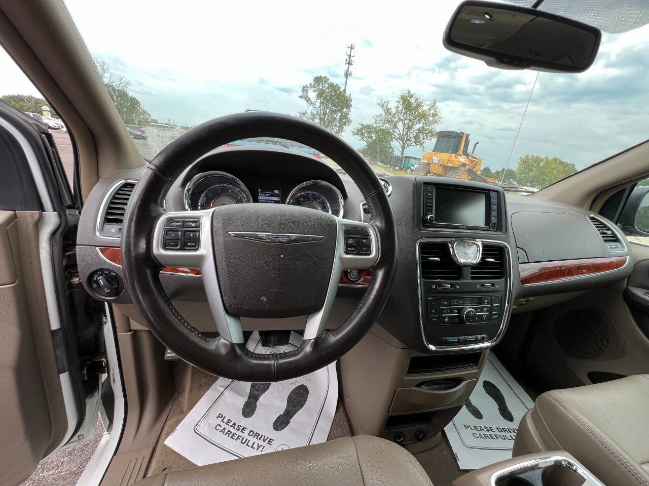 Used 2015 Chrysler Town & Country Touring w/ Driver Convenience Group FWD image 22