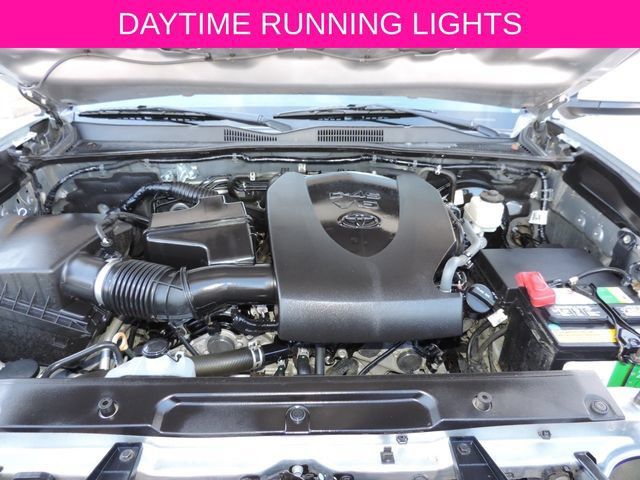 Used 2020 Toyota Tacoma SR5 RWD image 14