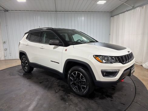 Used 2018 Jeep Compass Trailhawk w/ Leather Interior Group AWD/4WD image 11