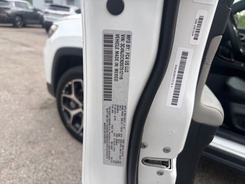 Used 2025 Jeep Compass Limited AWD/4WD image 28