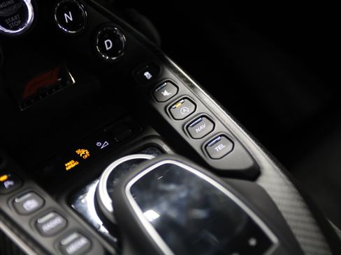 Used 2023 Aston Martin V8 Vantage Coupe RWD image 29