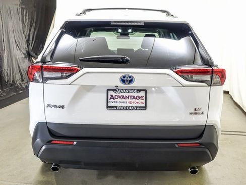 Certified 2022 Toyota RAV4 LE w/ Carpet Mat Package (TMS) image 6