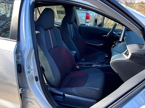 Used 2025 Toyota Corolla SE w/ SE Premium Package FWD image 8
