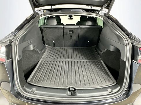Used 2024 Tesla Model Y Long Range image 18