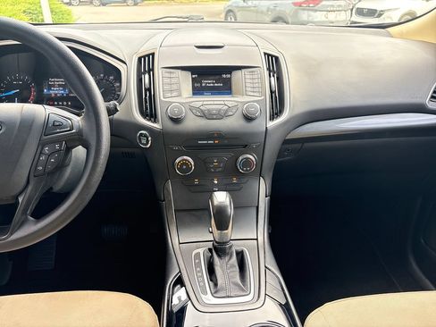 Used 2018 Ford Edge SE FWD image 28