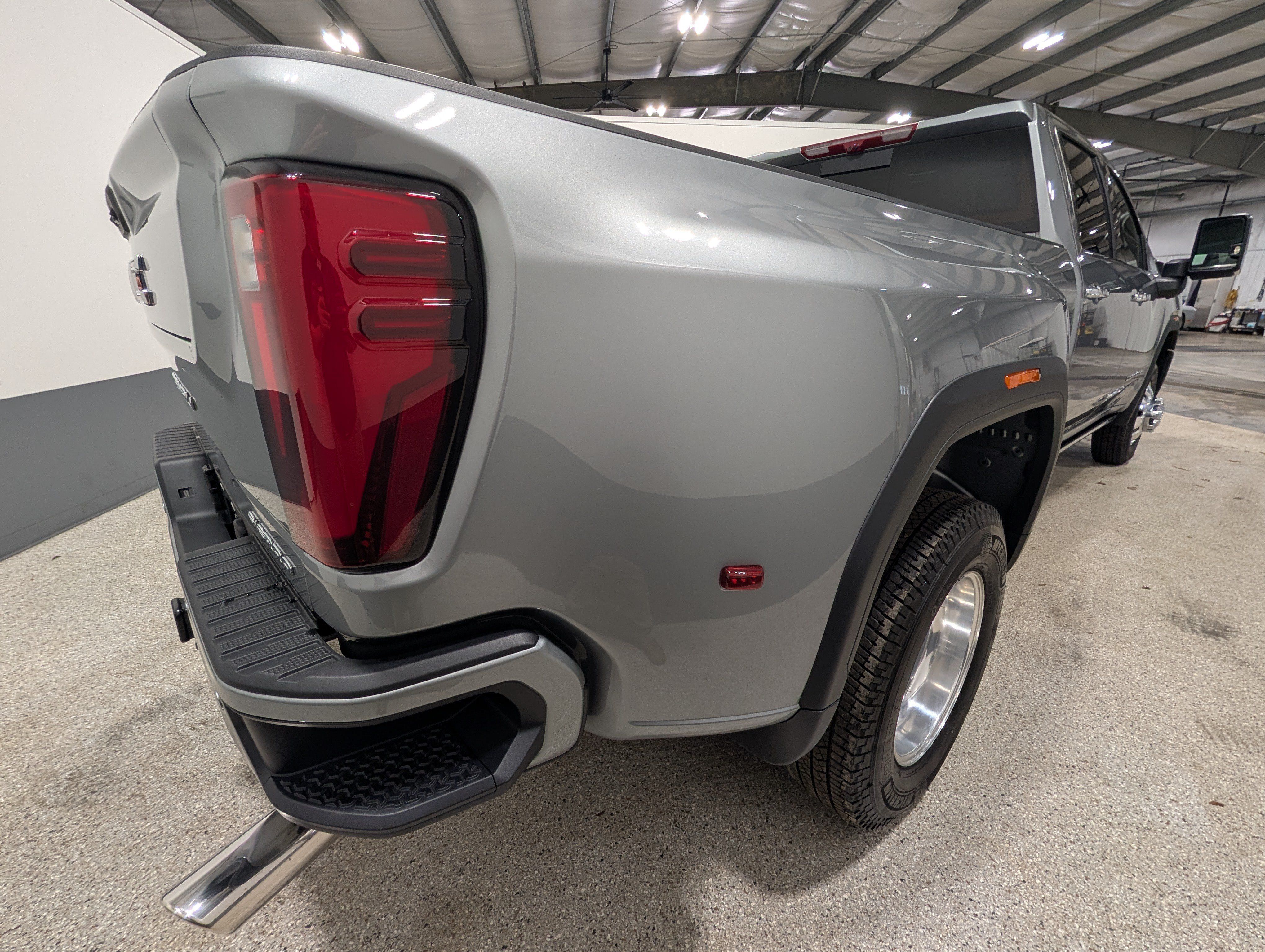 Used 2026 GMC Sierra 3500 Denali w/ Denali Reserve Package AWD/4WD image 3