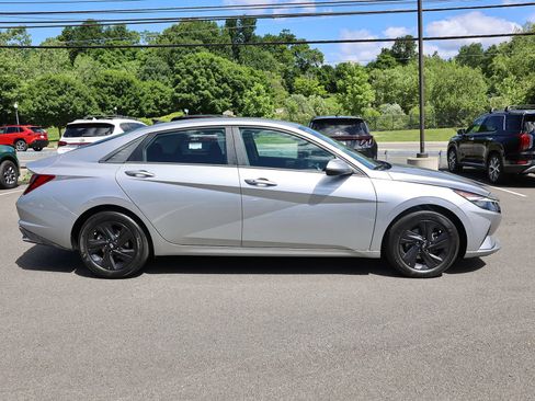 Certified 2023 Hyundai Elantra SEL FWD image 8
