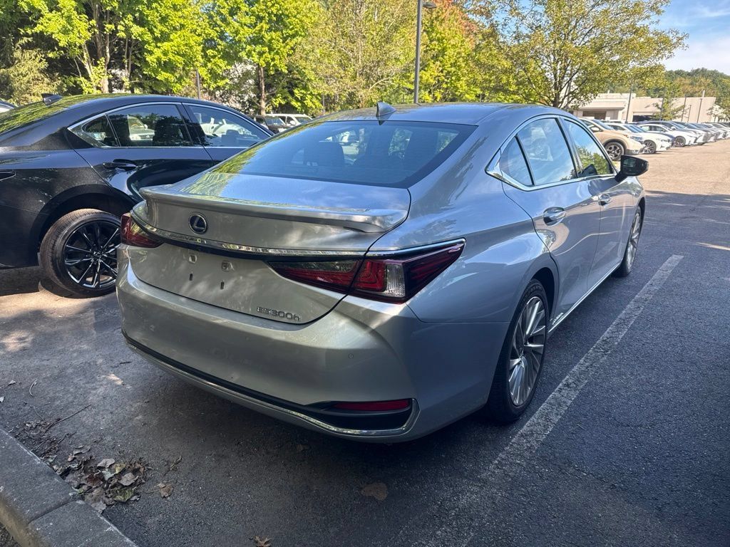 Used 2021 Lexus ES 300h w/ Accessory Package FWD image 5