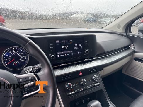Used 2022 Kia Carnival LX image 16