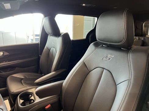 New 2026 Chrysler Pacifica Select image 6