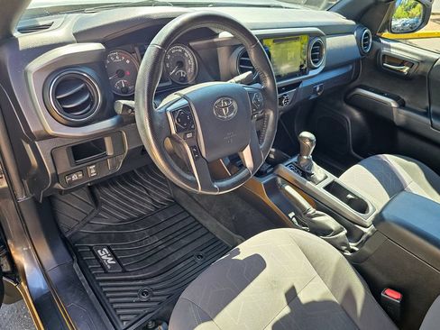 Used 2016 Toyota Tacoma TRD Sport w/ Towing Package AWD/4WD image 20