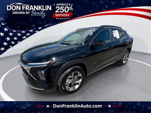 Used 2025 Chevrolet Trax LT w/ Driver Confidence Package FWD image 1