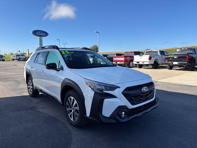 Used 2025 Subaru Outback Premium AWD/4WD image 7