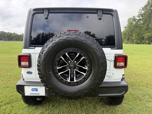 Used 2021 Jeep Wrangler Unlimited Sahara AWD/4WD image 6