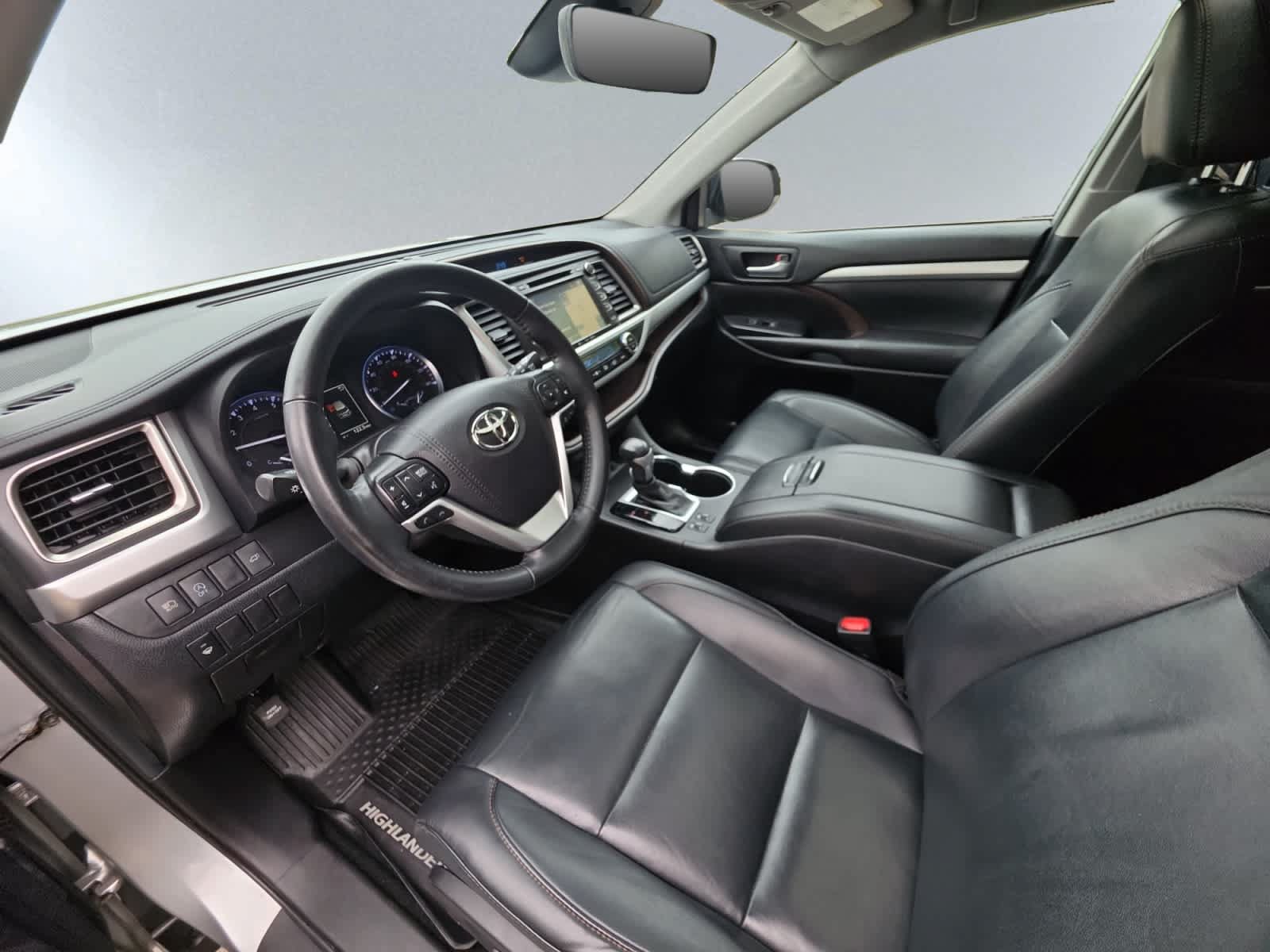 Used 2019 Toyota Highlander XLE AWD/4WD image 15