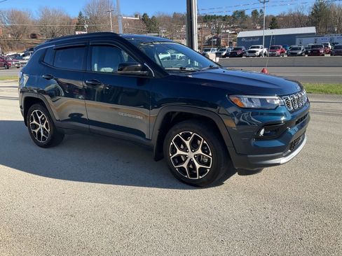 Used 2024 Jeep Compass Limited image 3