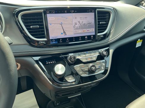 New 2025 Chrysler Pacifica Select w/ Uconnect Theater Family Group image 23