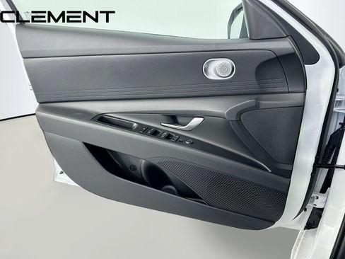 Certified 2026 Hyundai Elantra SE FWD image 25