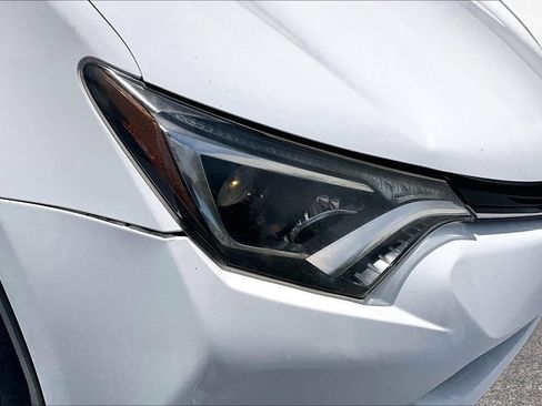 Certified 2018 Toyota RAV4 XLE FWD image 33