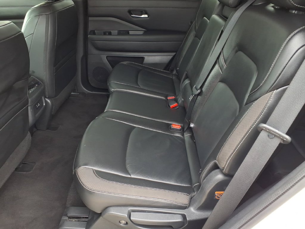 Used 2023 Nissan Pathfinder SL FWD image 13