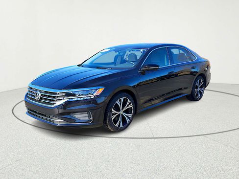 Used 2022 Volkswagen Passat 2.0T SE image 2