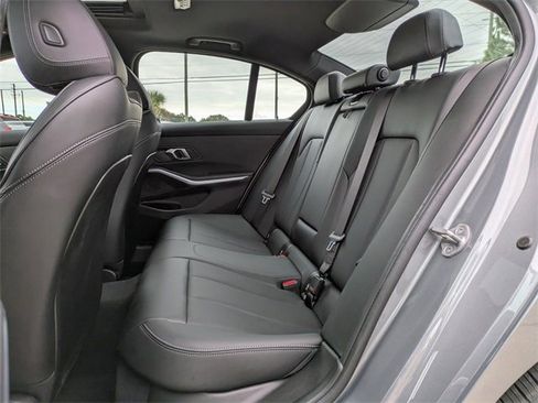 Used 2024 BMW 330e image 13