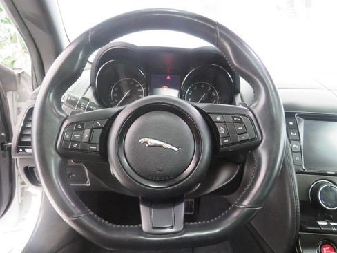 Used 2016 Jaguar F-TYPE S image 12
