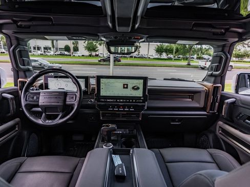 Used 2025 GMC Hummer EV 2X AWD/4WD image 23