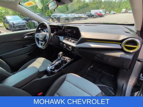 Used 2024 Chevrolet Trax LT w/ Driver Confidence Package FWD image 29