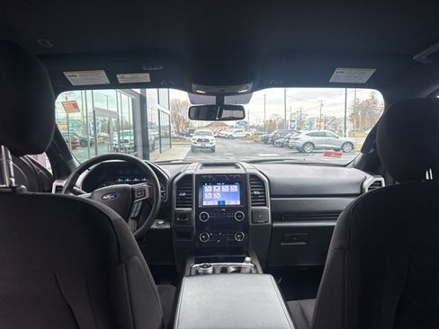 Used 2019 Ford Expedition XLT image 14