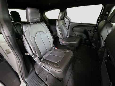 New 2026 Chrysler Pacifica Select image 27