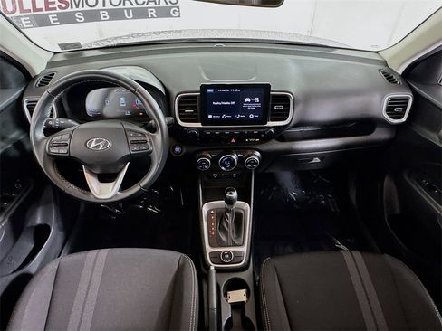 Used 2024 Hyundai Venue SEL image 30