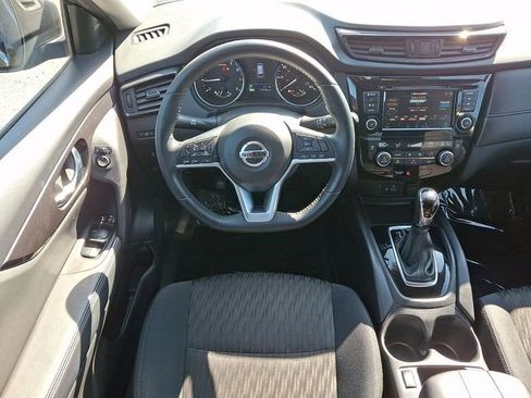 Used 2018 Nissan Rogue SV AWD/4WD image 11