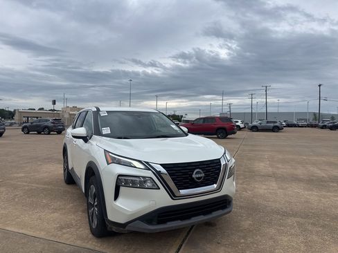 Certified 2023 Nissan Rogue SV FWD image 2