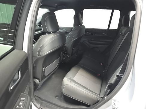 Used 2025 Jeep Grand Cherokee Laredo w/ Luxury Tech Group I AWD/4WD image 30