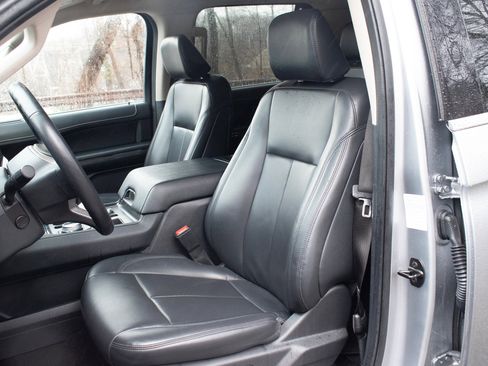 Used 2024 Ford Expedition XLT image 20