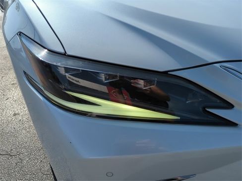 Used 2023 Lexus ES 350 Ultra Luxury image 13