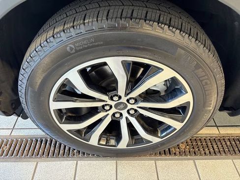 Used 2025 Ford Explorer ST-Line AWD/4WD image 5